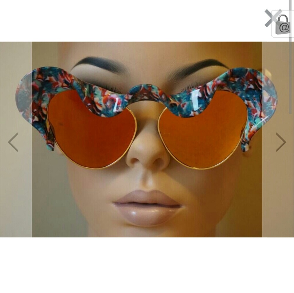 Wavy glasses